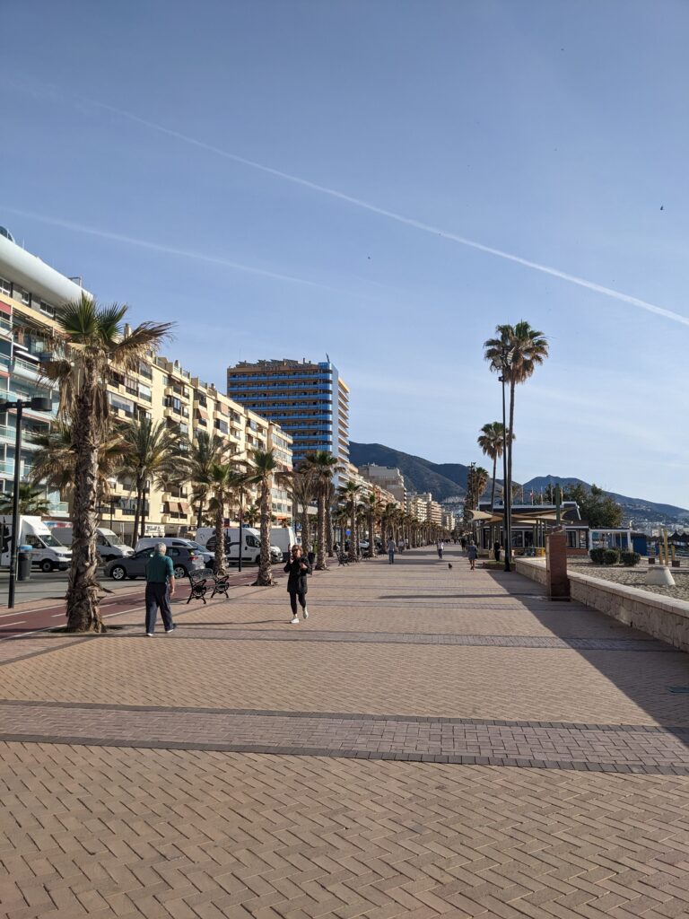 Fuengiro loma Espanjassa - Fuengirolan ranta ja kävelykatu