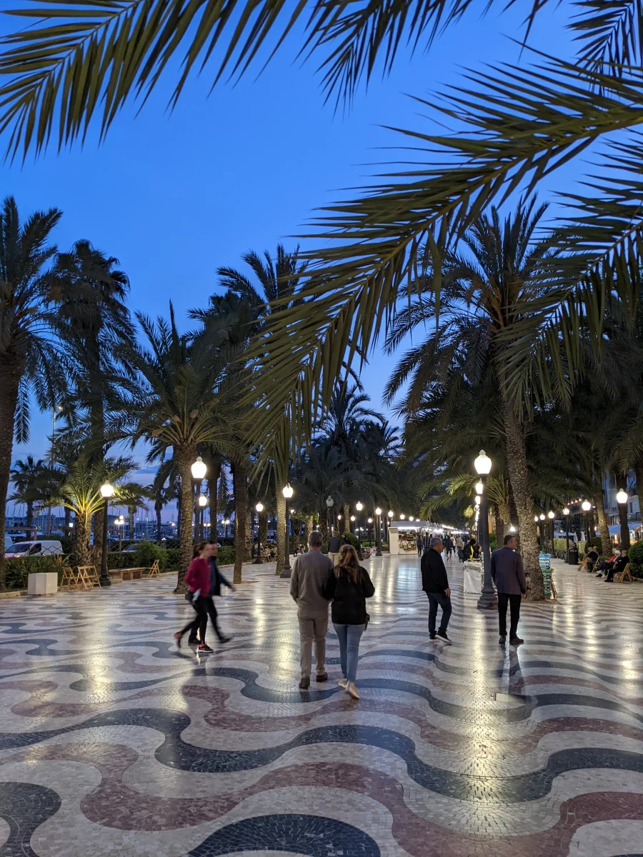 explanada in the evening